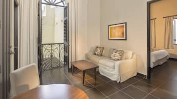 French Balcony Suite | Coin séjour