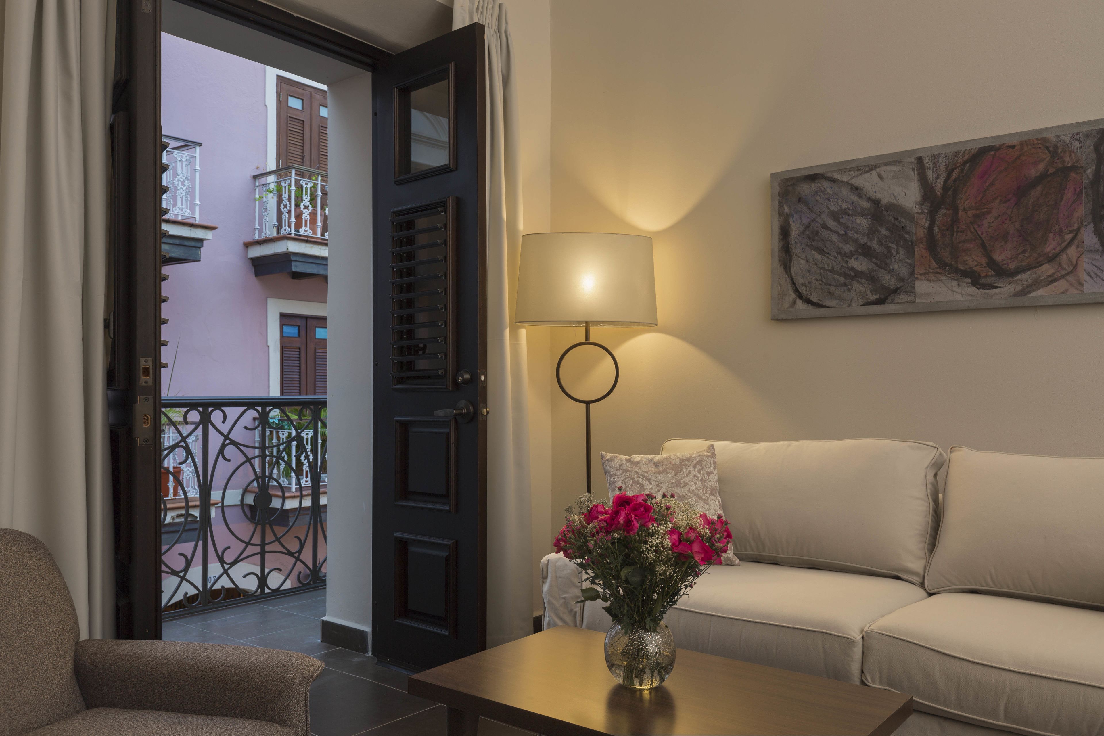 studio suite, 1 king bed with sofa bed | living room | flat-screen tv