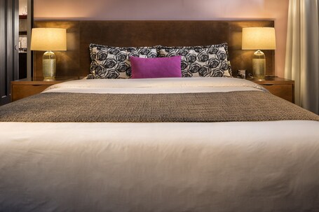 Decanter Hotel - Image 1