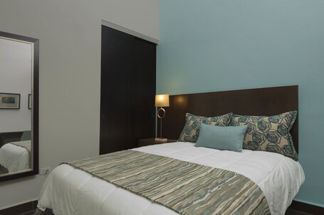Decanter Hotel - Image 42