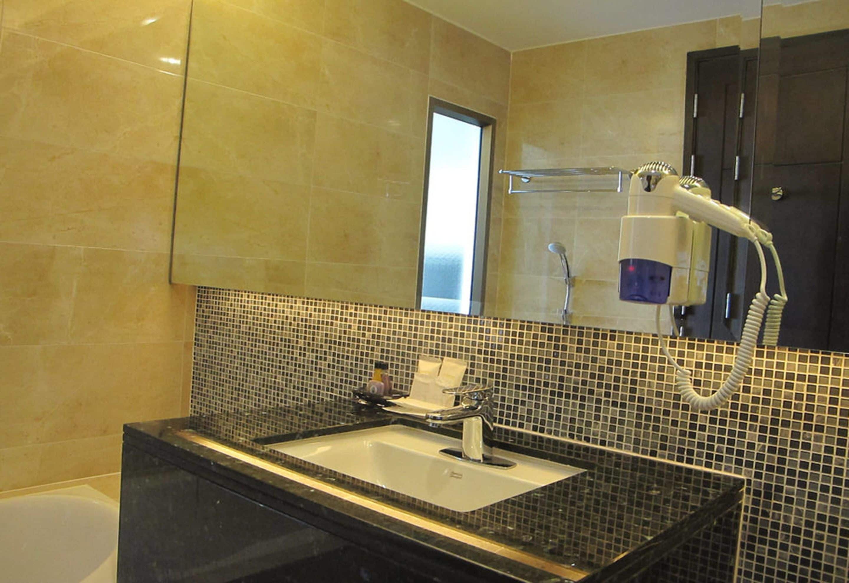 deluxe double city view room | 1 bedroom, in-room safe, desk, free wifi