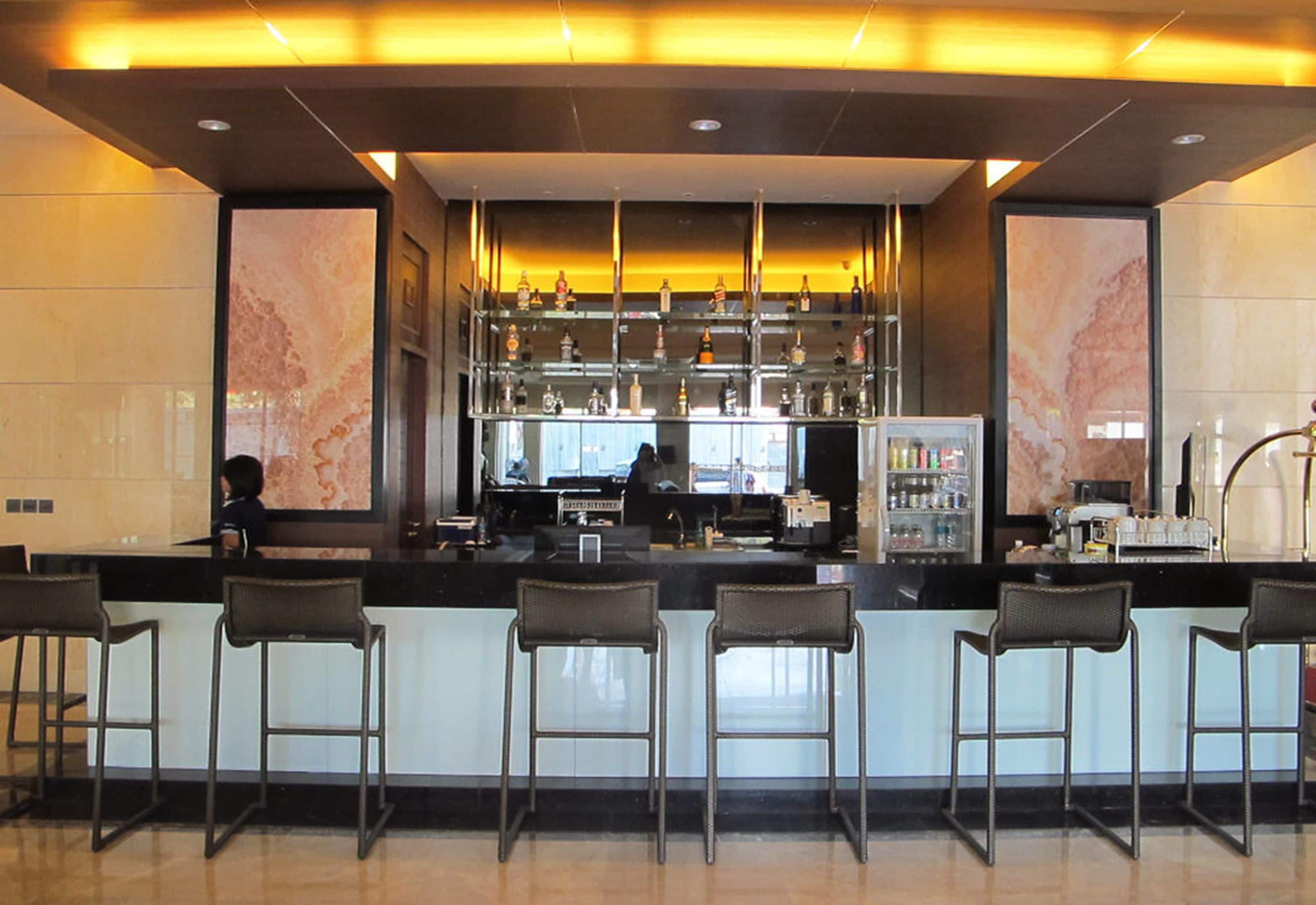 Bar (trong khuôn viên)