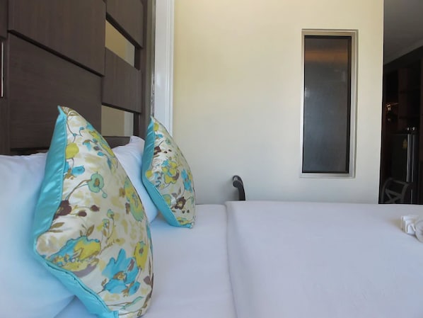 Deluxe Double City View Room | Safe på rommet, skrivebord, wi-fi (inkludert) og sengetøy