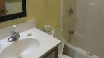 Combined shower/bathtub, hair dryer, towels