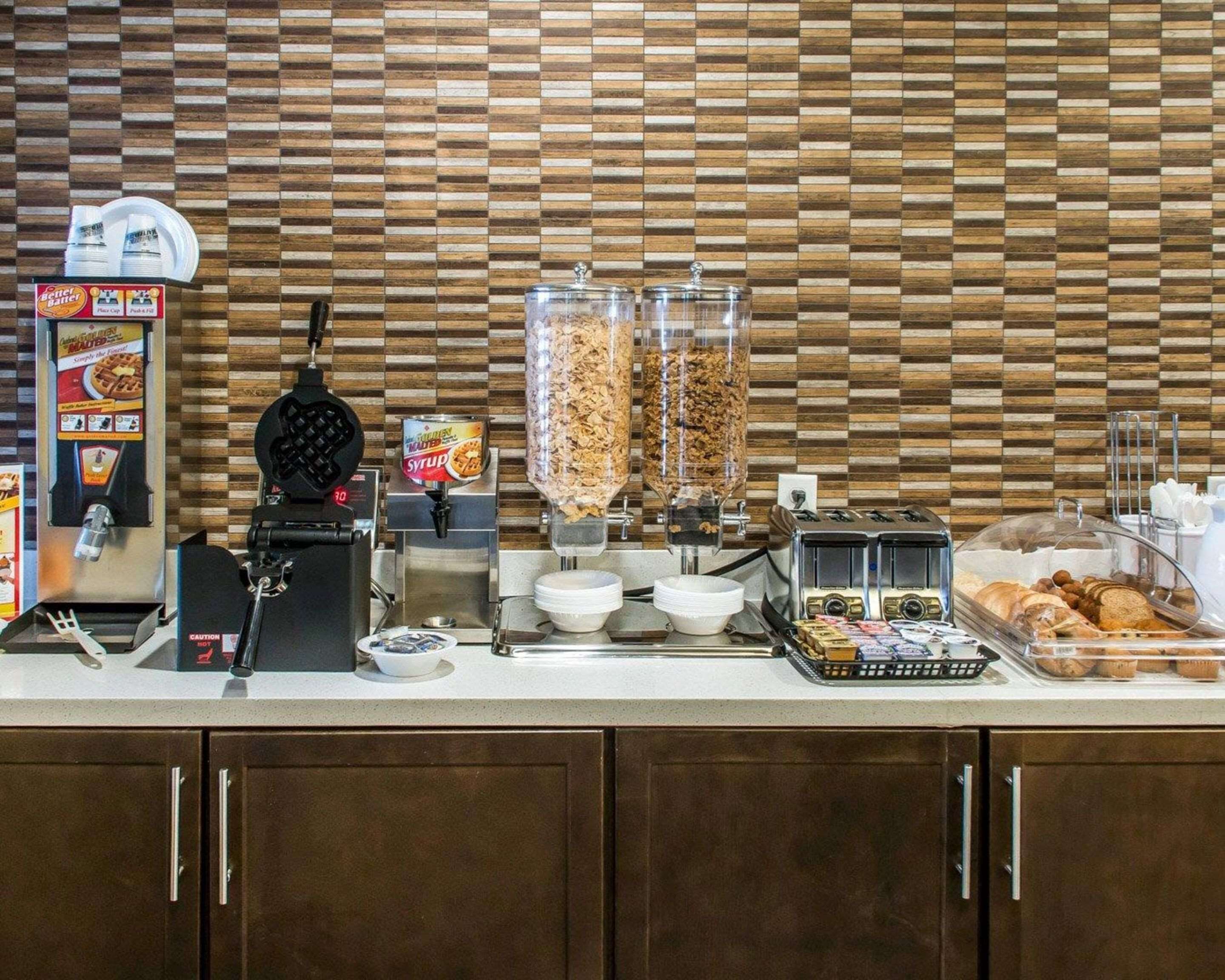 free daily continental breakfast