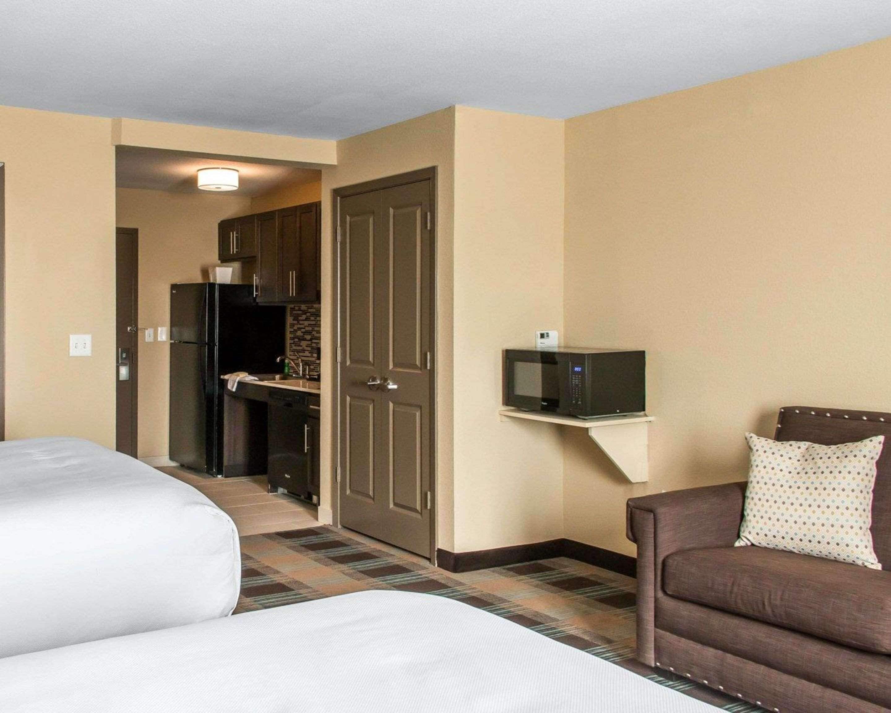 suite, 1 bedroom, non smoking (2 queen, 2 person sofa bed) | pillow-top beds, desk, laptop workspace, iron/ironing board