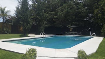 Kolam renang terbuka