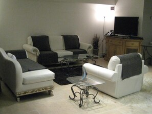 Appart'hôtel, 1 chambre | Salle de séjour | Télévision à écran plat