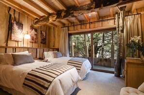 Minibar, caja de seguridad en la habitación y cortinas blackout 