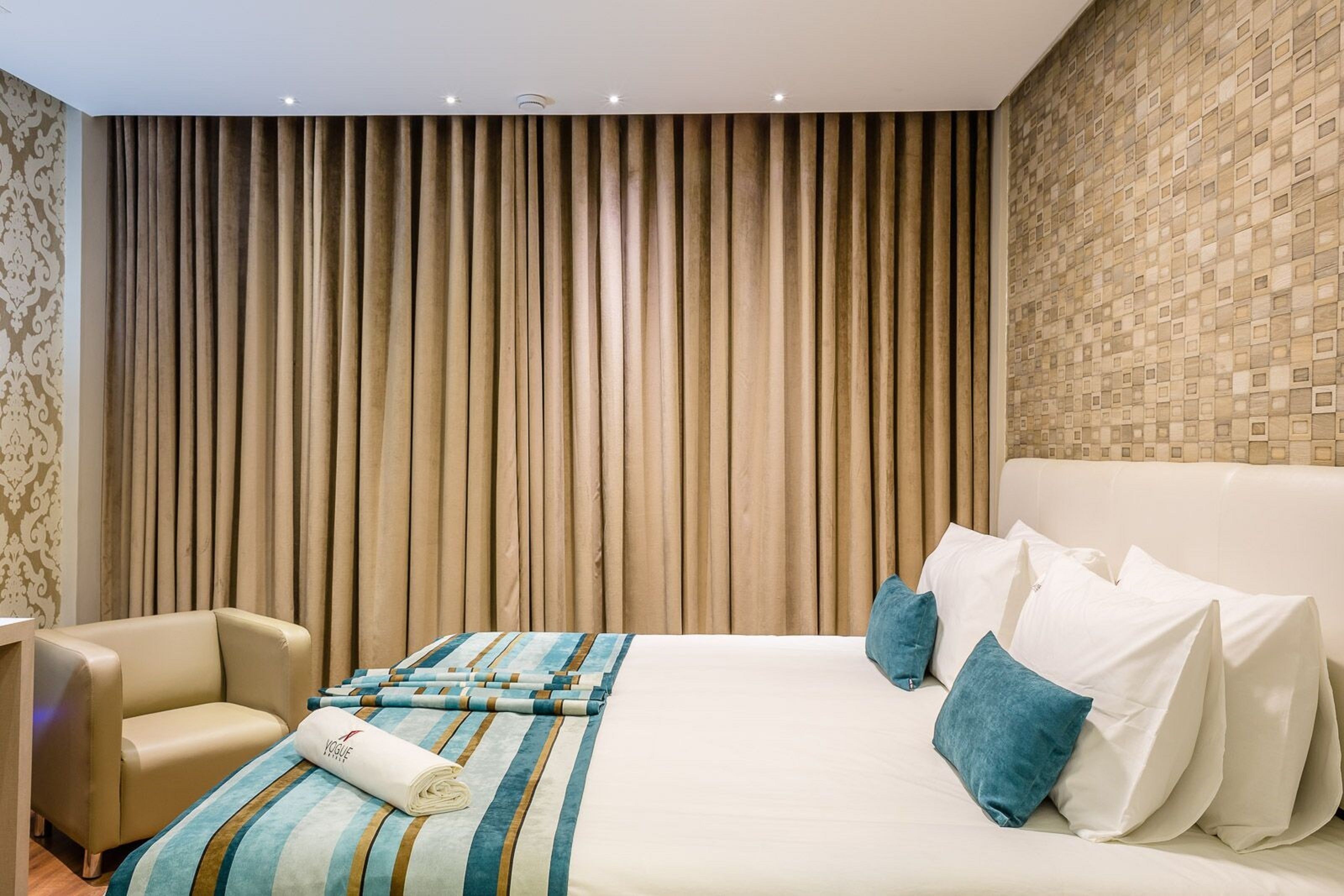 superior double room | minibar, in-room safe, desk, blackout curtains