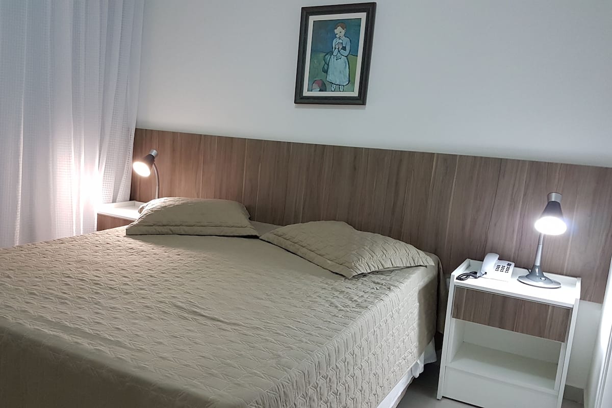 Standaard kamer | Een minibar, verduisterende gordijnen, gratis babybedden, extra bedden