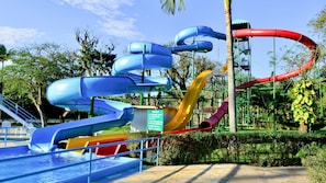 Indoor pool, 2 outdoor pools, pool umbrellas, pool loungers