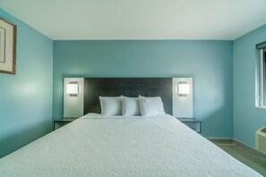 Escritorio, wifi gratis y ropa de cama 