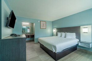 Desk, free WiFi, bed sheets - Lone Star Inn & Suites by OYO Harlingen TX (Harlingen)