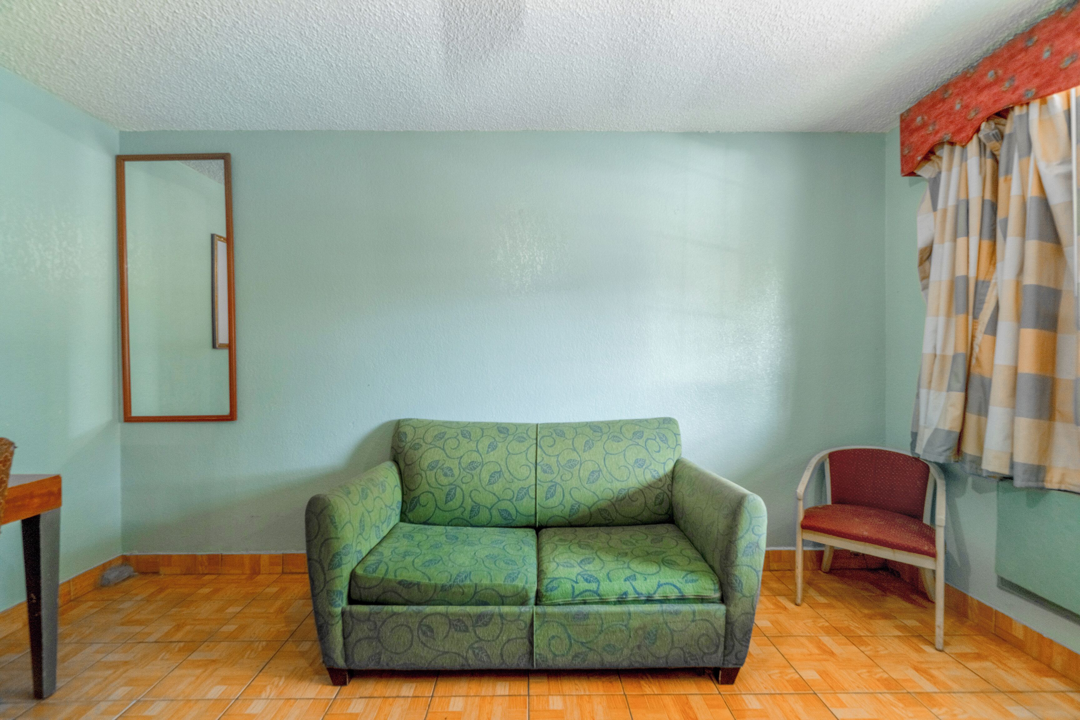 1 bedroom, desk, free wifi, bed sheets