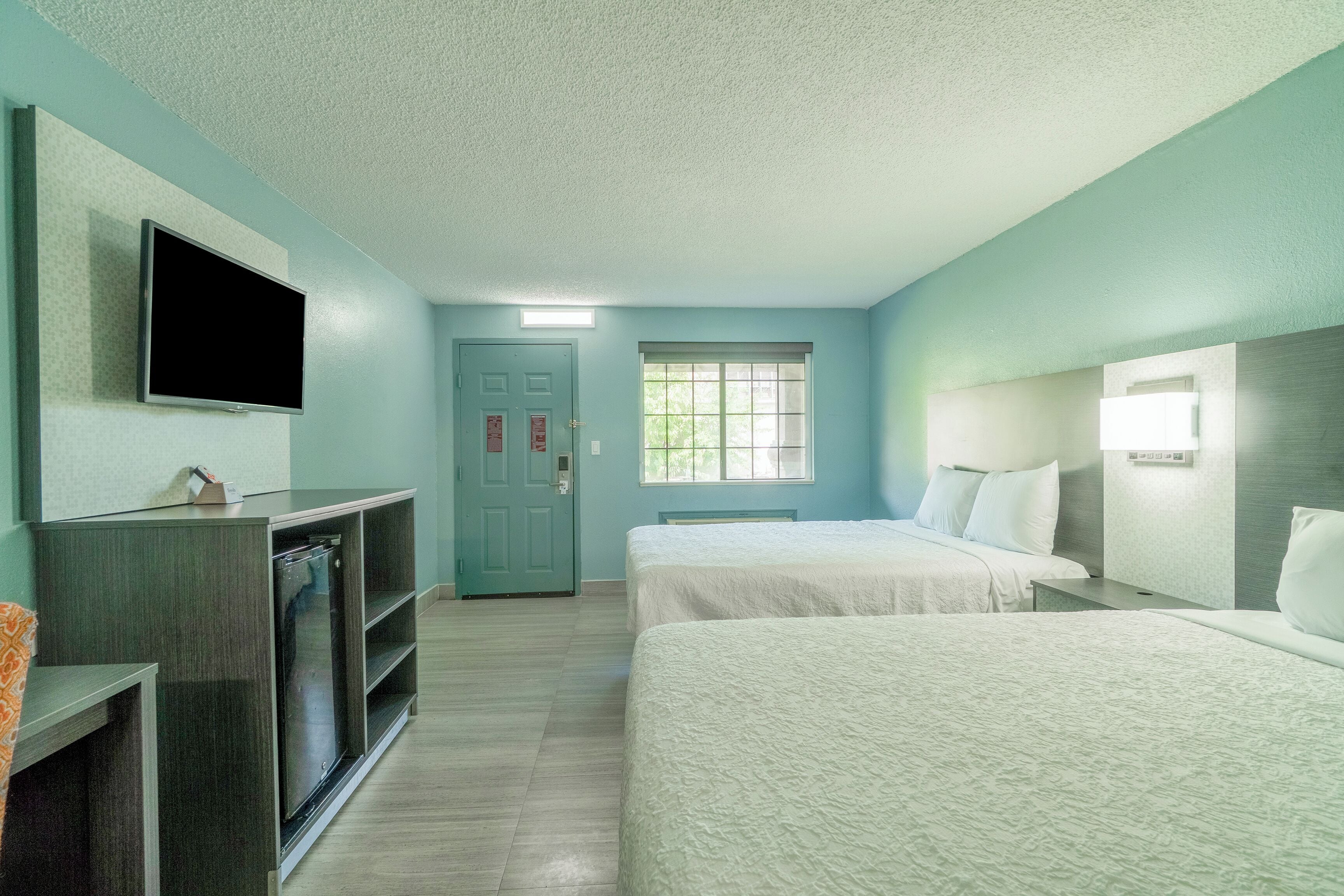 1 bedroom, desk, free wifi, bed sheets