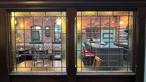 Bar (on property) - The Royal Oak Hotel and Restaurant (Tarporley)