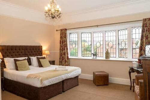 1 bedroom, iron/ironing board, cots/infant beds, bed sheets
