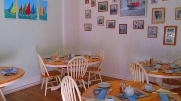 فطور أوروبي يوميًا بتكلفة قدرها (7.50 GBP للشخص)