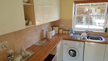 Standard Cottage, 1 Bedroom | Private kitchen | Fridge, microwave, coffee/tea maker, electric kettle
