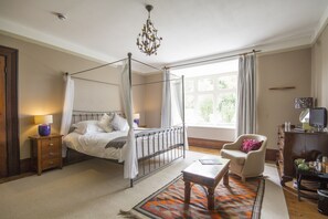 豪華客房, 1 張特大雙人床, 獨立浴室 | 獨特裝潢、布置獨特、遮光布/窗簾、熨斗/熨衣板