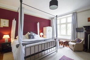 Chambre Standard, 1 très grand lit, salle de bains attenante