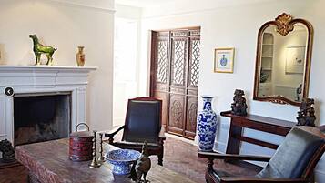 Ylelliset vuodevaatteet, silitysrauta/-lauta