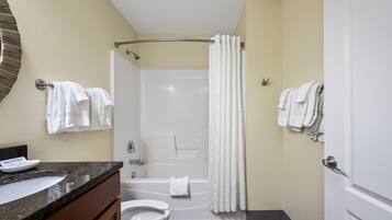 Combined shower/bathtub, free toiletries, hair dryer, towels