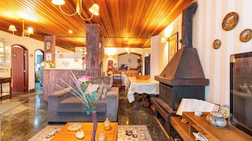 TV LCD 32 polegadas com canais via satélite, TV