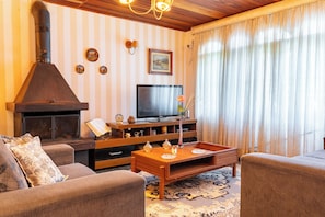 32-inch LCD TV with satellite channels, TV