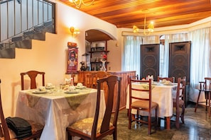 Free daily buffet breakfast