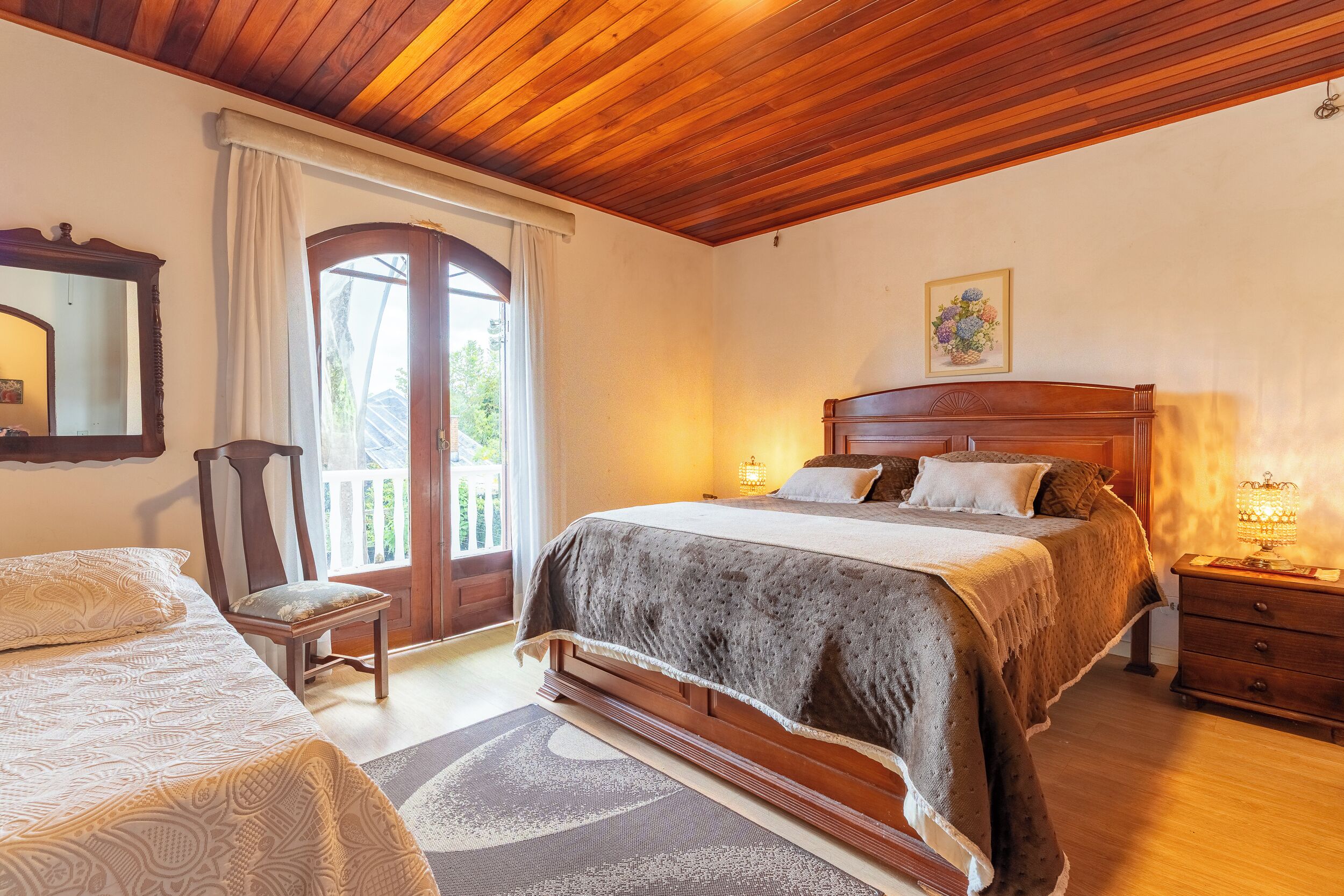 Tremannsrom | Minibar, blendingsgardiner, barnesenger (inkludert) og wi-fi (inkludert)