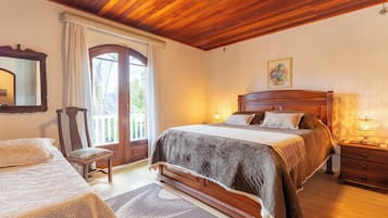 Quarto triplo | Frigobar, cortinas blackout, berços grátis, Wi-Fi de cortesia