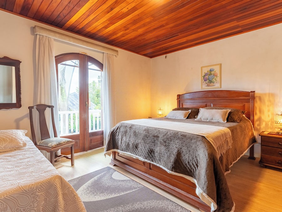 Triple Room | Minibar, blackout drapes, free cribs/infant beds, free WiFi