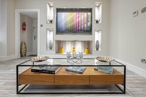 Deluxe Apartment, Ensuite (One Bedroom 166) | Lounge - Carmel Apartments Residence (Falkirk)