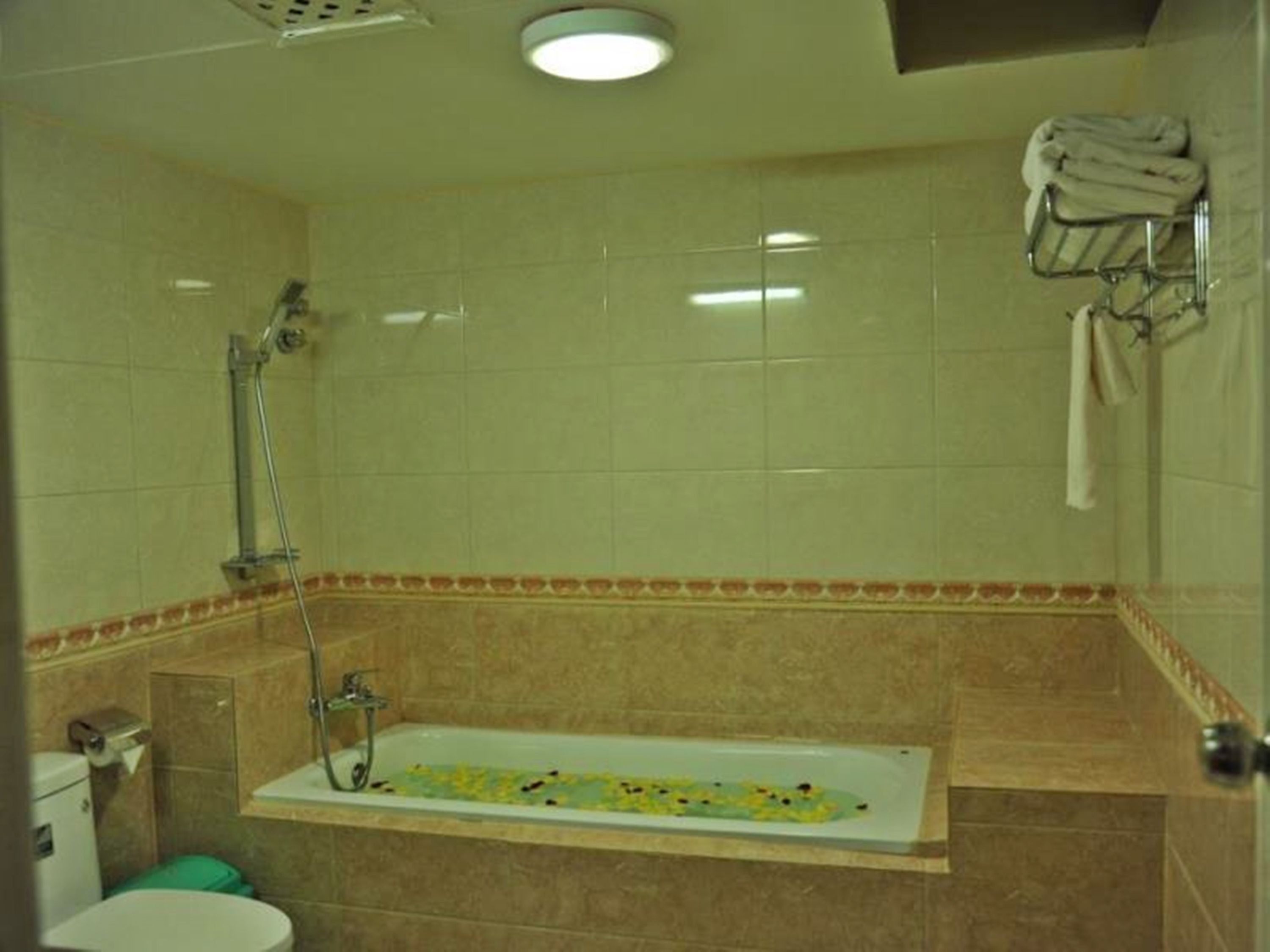 Standard Room | Bathroom | Free toiletries, hair dryer, slippers, towels