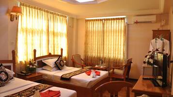 Standard Triple Room | Minibar, in-room safe, desk, free WiFi