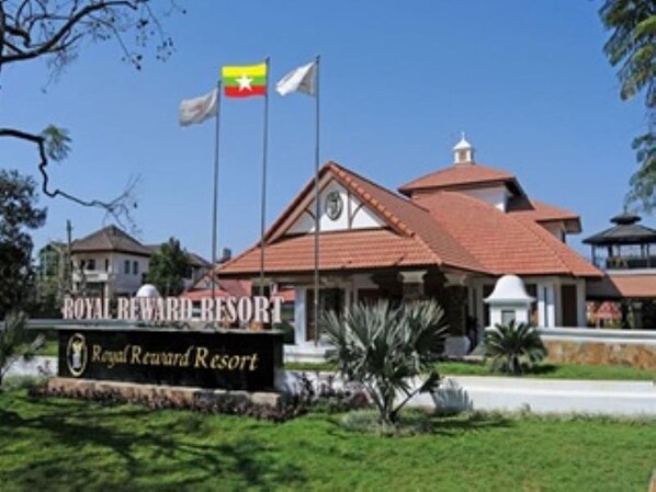 Front of property - Royal Reward Resort (Pyin Oo Lwin)