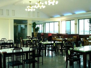 Local cuisine - Sein Sein Hotel (Mandalay)