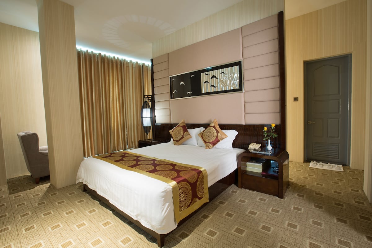 Minibar, in-room safe, desk, soundproofing