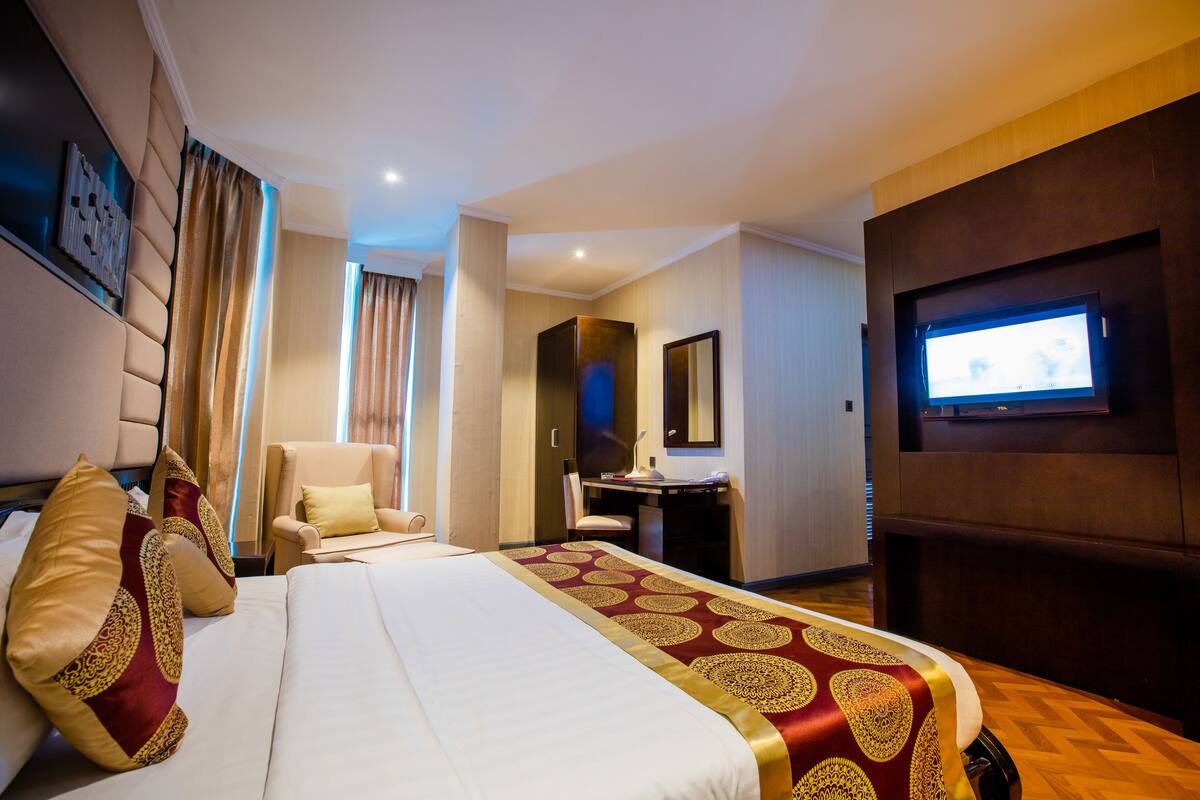 Presidential Suite  | Minibar, in-room safe, desk, soundproofing