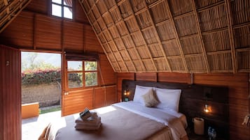 Kabin Khas, 1 Tempat Tidur Queen, teras, pemandangan lembah (Wood) | 1 kamar tidur, selimut bulu angsa, dan didekorasi berbeda-beda