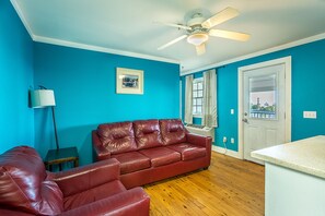 Living area - St. George Inn (St. George Island)