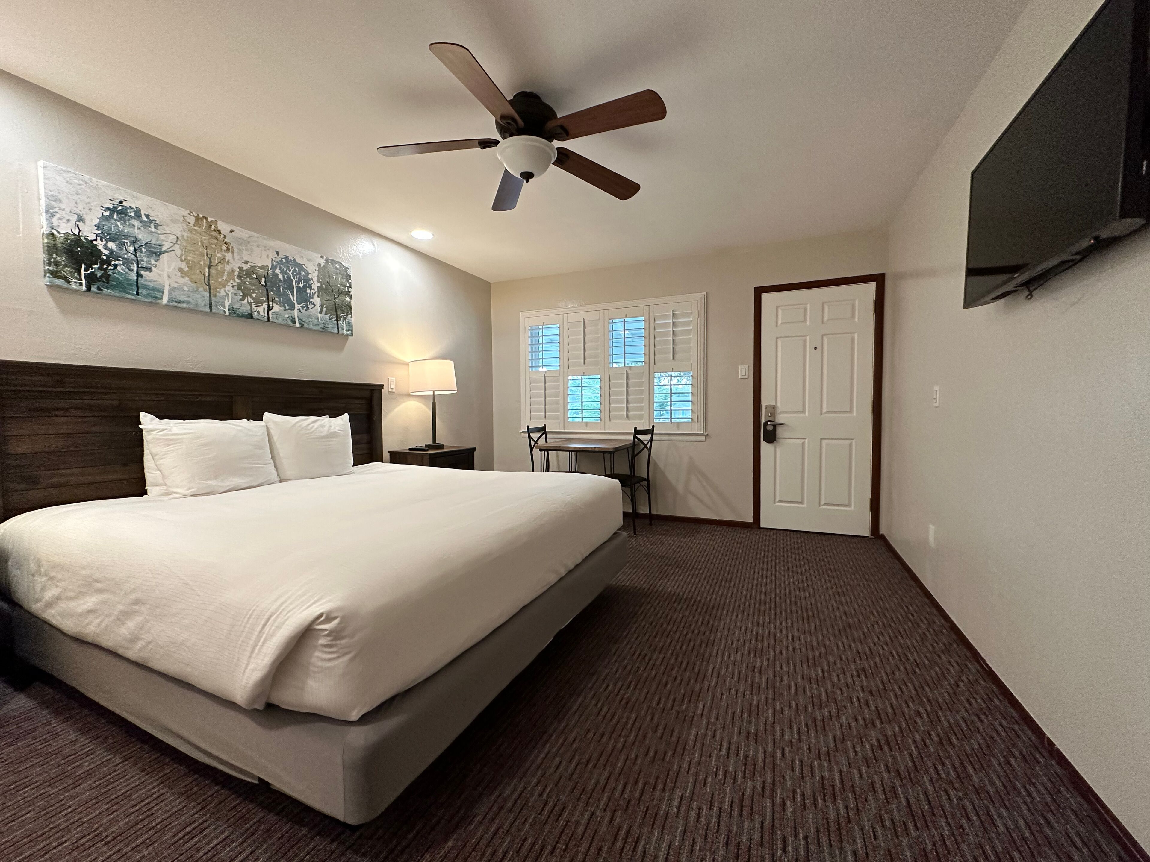 standard room, 1 king bed | pillow-top beds, cots/infant beds, free wifi, bed sheets