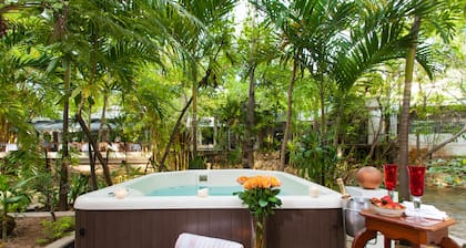 Garlands del Rio Riverside Boutique Hotel