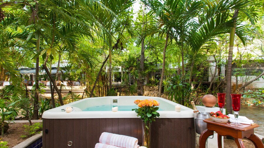 Garlands del Rio Riverside Boutique Hotel