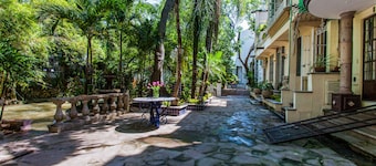 Garlands del Rio Riverside Boutique Hotel