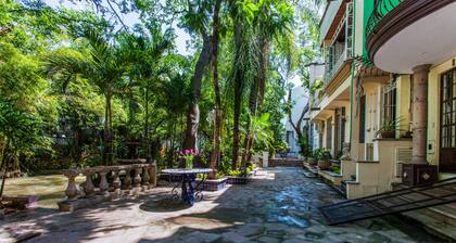 Garlands del Rio Riverside Boutique Hotel