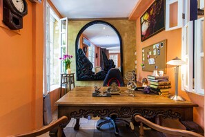 Concierge desk - Garlands del Rio Riverside Boutique Hotel (Puerto Vallarta)