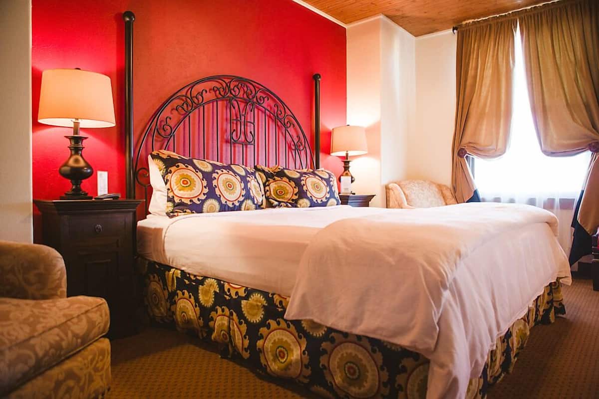 1 bedroom, individually decorated, individually furnished